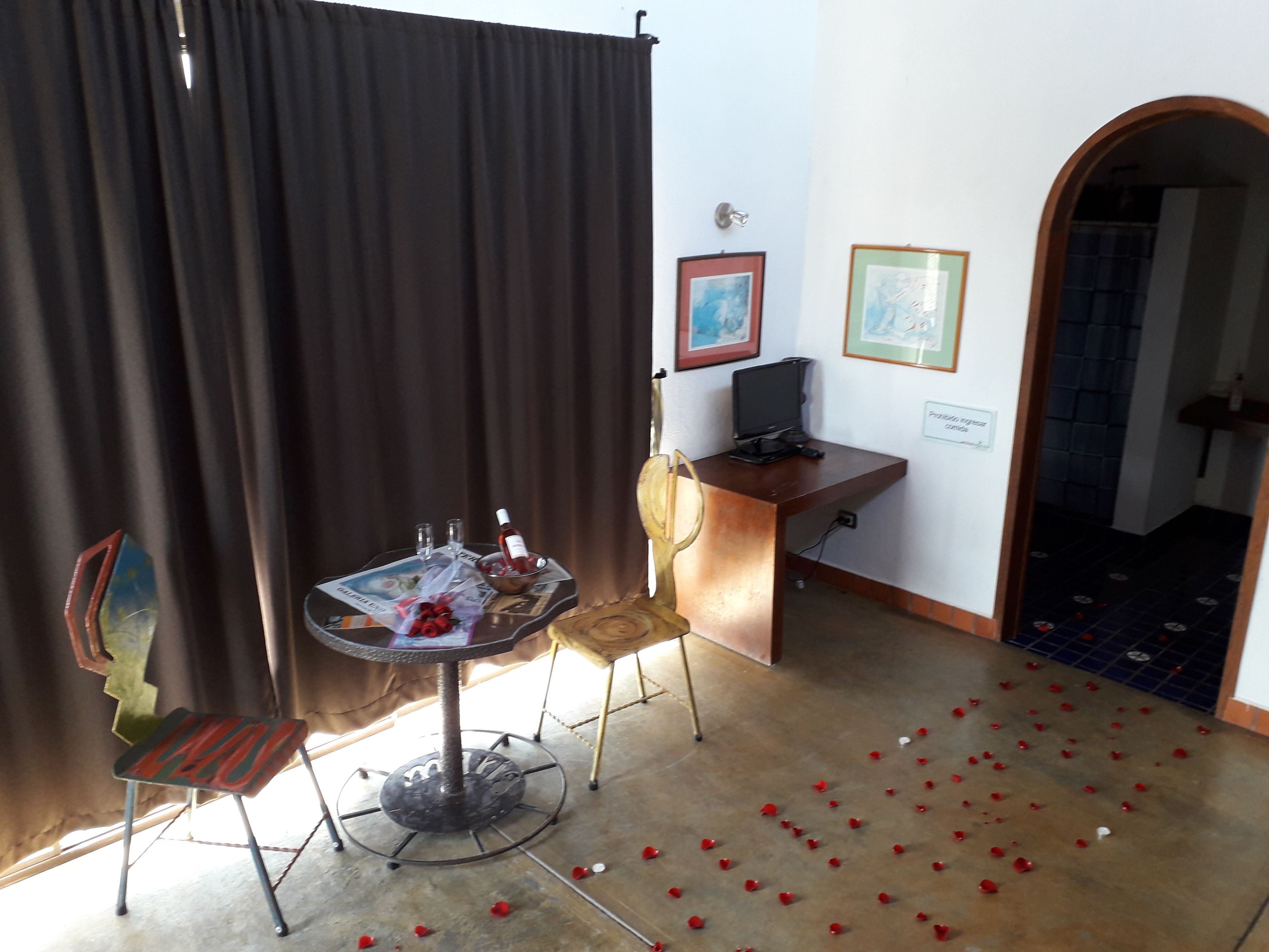 蜜月套房, 1 張特大雙人床和 1 張沙發床 (Suite Terrés) | 熨斗/熨衣板、床單