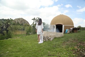 桑拿、热水浴缸、芳香疗法、热石按摩、深层组织按摩、瑞典式按摩