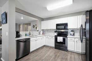 Fridge, microwave, oven, stovetop - Spring Training for Kansas City Royals and Texas Rangers (Surprise)