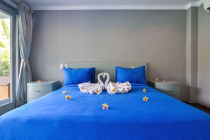 2 bedrooms, in-room safe, desk, iron/ironing board