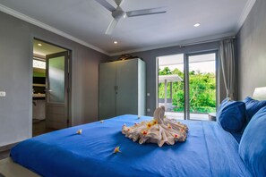 2 bedrooms, in-room safe, desk, iron/ironing board