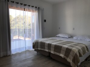 13 habitaciones, tabla de planchar con plancha y wifi gratis 