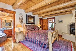 5 bedrooms, iron/ironing board, travel cot, free Internet