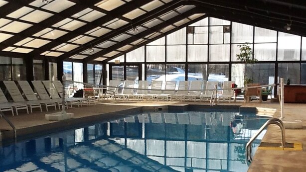 Indoor pool, seasonal outdoor pool, open open 24 hours, sun loungers