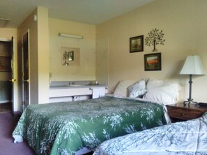 Room, 2 Queen Beds, Mountain View