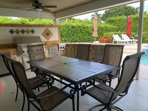 Outdoor dining - Park Shore Paradise- Naples Florida (Naples)