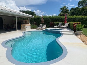 A heated pool - Park Shore Paradise- Naples Florida (Naples)