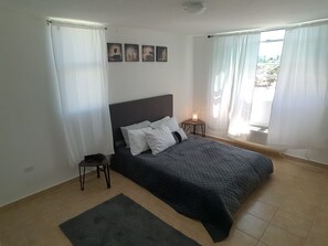 3 chambres, fer et planche à repasser, Wi-Fi gratuit, draps fournis