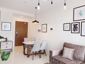 Interior - “On Top” view, Ho Chi Minh city, Millennium @2BR @ free s/pool, gym! (Ho Chi Minh)