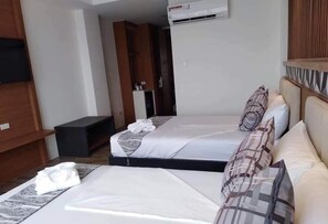 Estudio estándar | Muebles diferentes, escritorio, camas extra y wifi gratis 