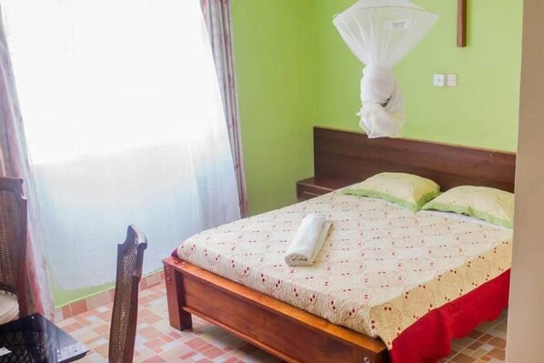 7 bedrooms, iron/ironing board, WiFi, bed sheets