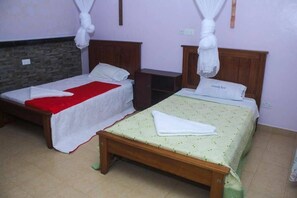 7 bedrooms, iron/ironing board, WiFi, bed sheets