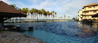 Manhattan Beach Riviera - Apartment 101m2 - Complete resort