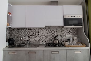 Fridge, microwave, oven, stovetop - ChiàRò the beach house (Minori)