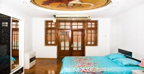 2 bedrooms, in-room safe, desk, iron/ironing board