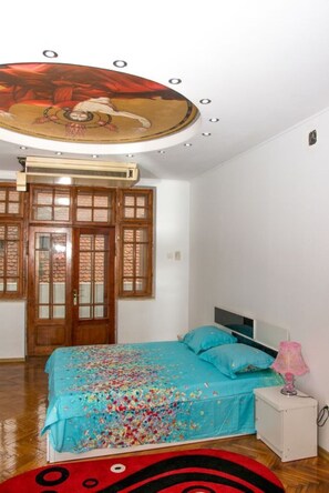 2 bedrooms, in-room safe, desk, iron/ironing board