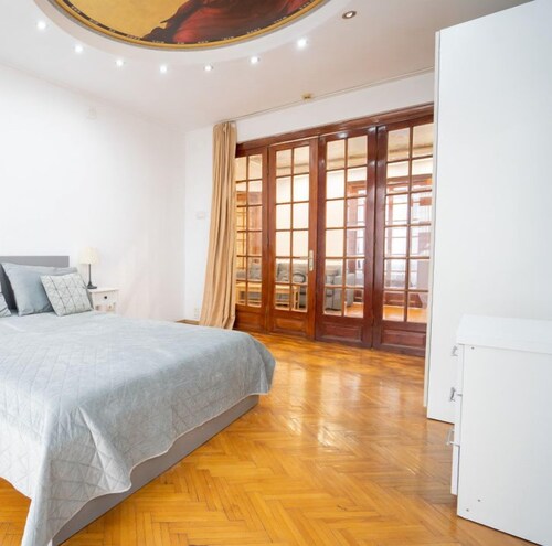 Apartments Faryna is situated in the real heart of Bucharest 