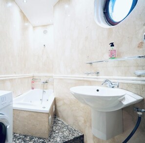 Bathroom  - Apartments Faryna is situated in the real heart of Bucharest  (Sector 1)