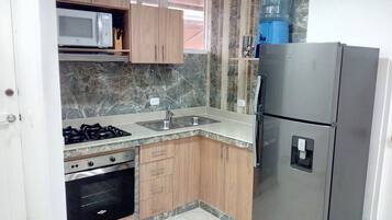 冰箱、微波炉、炉灶、茶具/咖啡用具