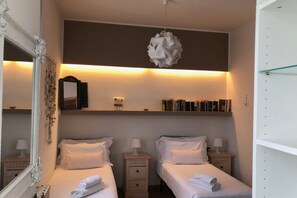 1 bedroom, iron/ironing board, internet, bed sheets