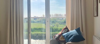 âWatersideâ is a 1st floor apartment on the river in Rye, East Sussex