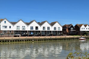 Exterior - ‘Waterside’ is a 1st floor apartment  on the river in Rye, East Sussex (Rye, East Sussex)