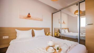 4 soveværelser, pengeskab på værelset, skrivebord, strygejern/strygebræt