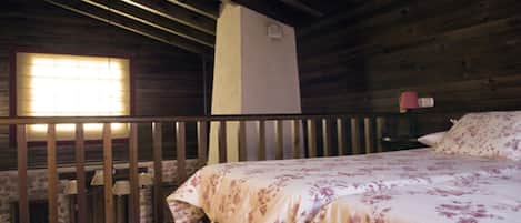 1 chambre, fer et planche à repasser, lit de bébé portatif