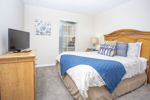 3 habitaciones, tabla de planchar con plancha y cuna de viaje 
