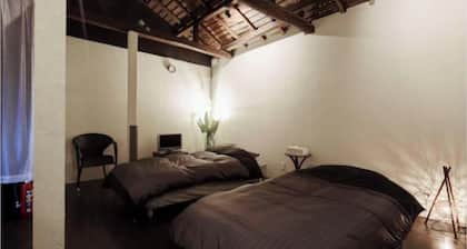 Vous pouvez rester dans le seul bain public du centre-ville.OK pour un maximum de 10 personnes!