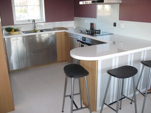 Frigorífic, microones, forn i placa de cuina 