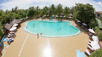 Outdoor pool, sun loungers