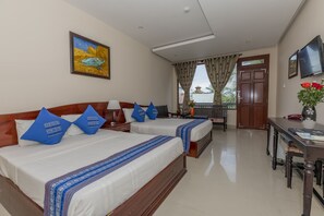 Minibar, escritorio, cortinas blackout y sistema de insonorización 