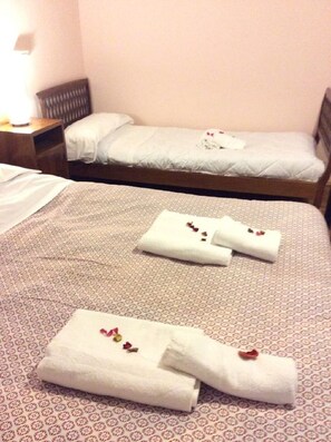 2 chambres, fer et planche Ă repasser, Wi-Fi gratuit, draps fournis