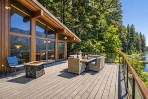 Outdoor dining - Lakefront | Dock | Hot Tub | Deck | Dogs | Views (Leavenworth)