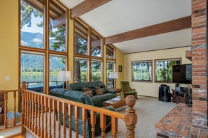 Älytelevisio, takka, leluja