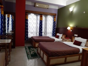 Chambre Deluxe double ou avec lits jumeaux | Accès au Wi-Fi (inclus), literie fournie