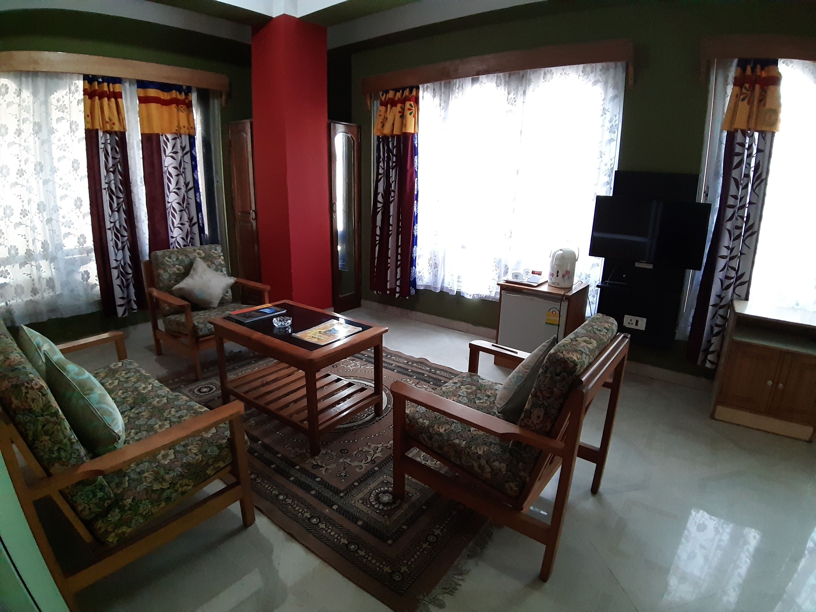 Classic-Suite | Wohnbereich | LED-Fernseher