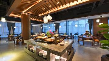 Daily buffet breakfast for a fee