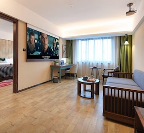 Executive Suite | Premium bedding, in-room safe, individually decorated, desk