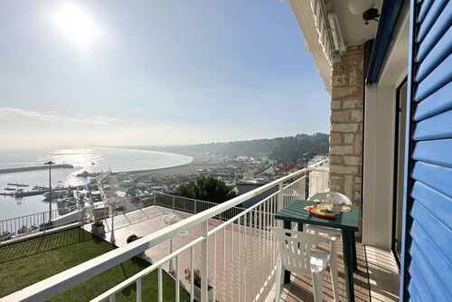 N019 - Numana, prestigious four-room apartment with sea view