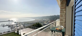 N019 - Numana, prestigious four-room apartment with sea view