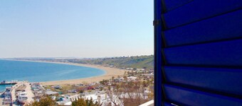 N019 - Numana, prestigious four-room apartment with sea view