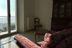TV - N019 - Numana, prestigious four-room apartment with sea view (Numana)