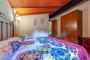 6 Schlafzimmer, Reisekinderbett, kostenloses WLAN, Bettwäsche