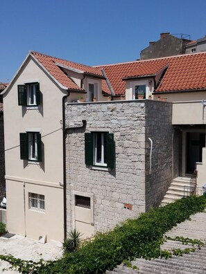 Exterior - APARTMENT ST. PETR OLD in SPLIT Downtown WITH GREAT SUNY TERRACE, area of ​​76m2 (Split)