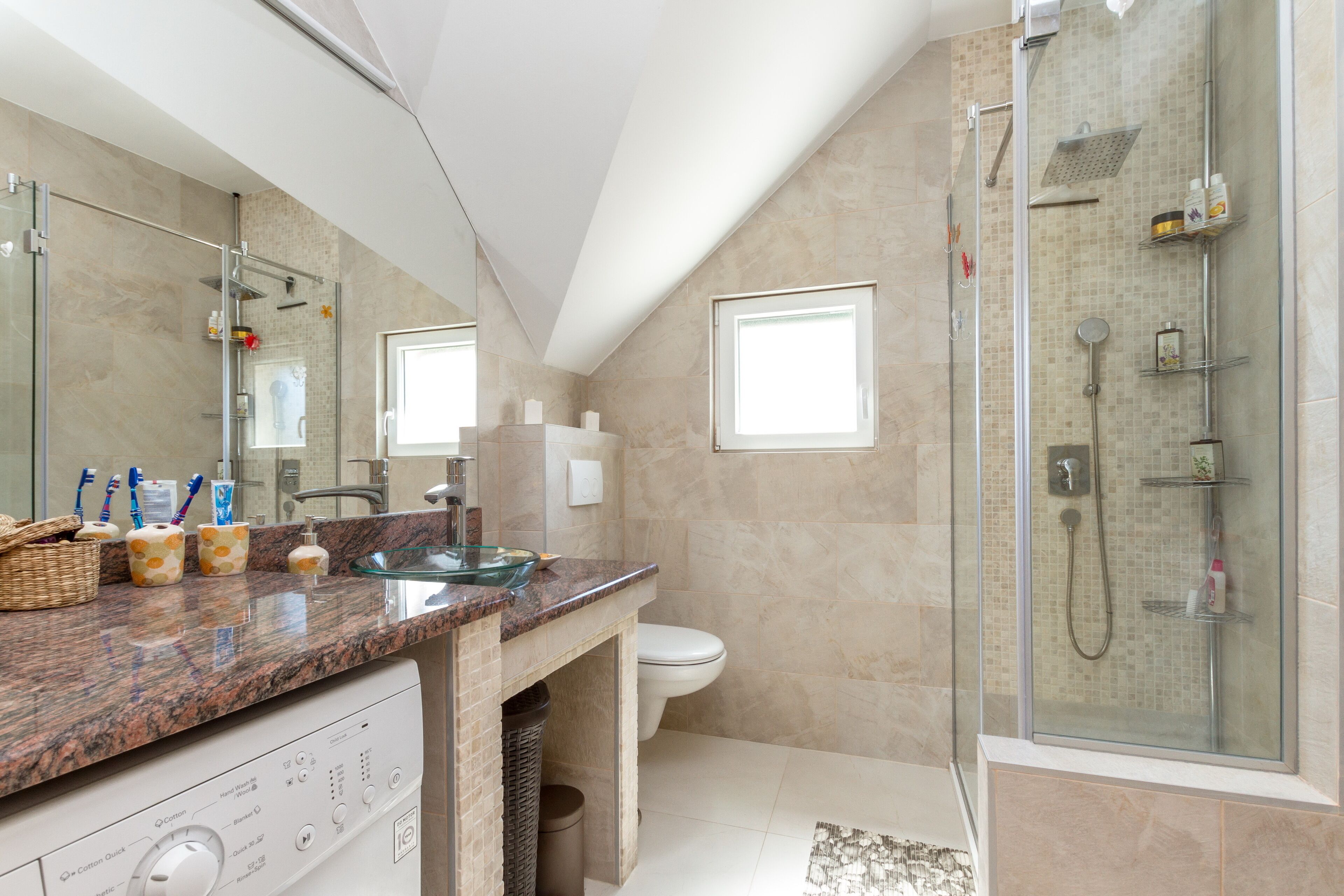 Combined shower/bathtub, hair dryer, towels, soap