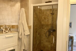 Shower, bidet, towels - S068 - Sirolo, new two-room apartment with terrace (Sirolo)