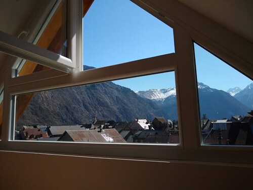 MODERN DUPLEX APARTMENT? CENTRAL LOCATION - SLEEPS 5