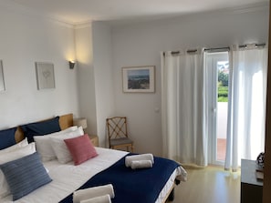 4 bedrooms, desk, iron/ironing board, travel cot